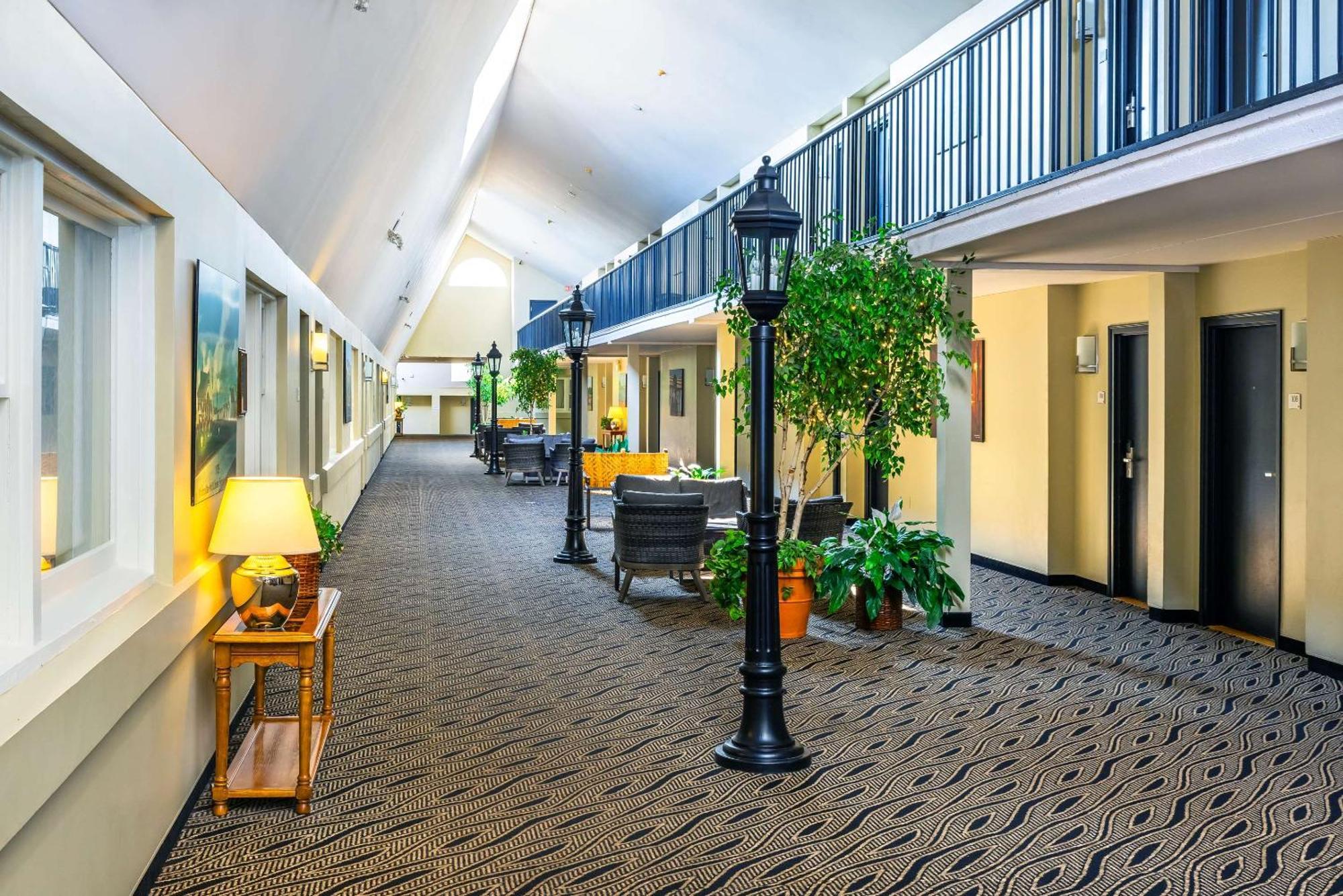 Quality Inn & Suites Garden Of The Gulf Summerside Exterior foto
